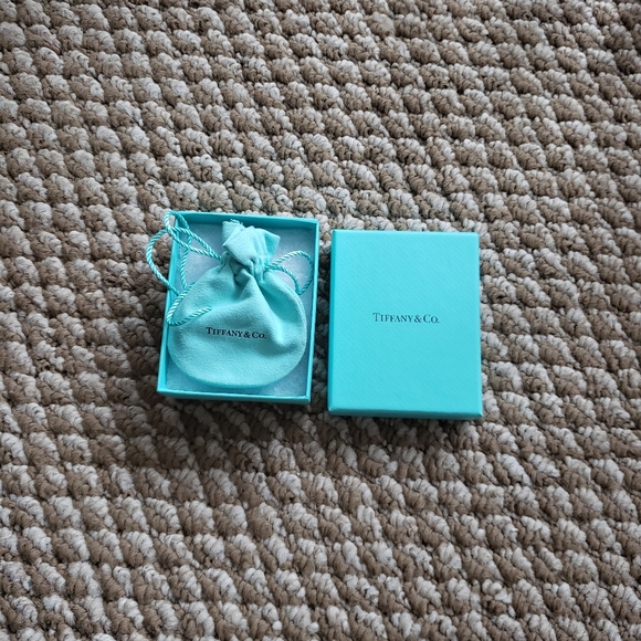 Tiffany Twist Knot Pendant Silver Necklace - Picture 3 of 4